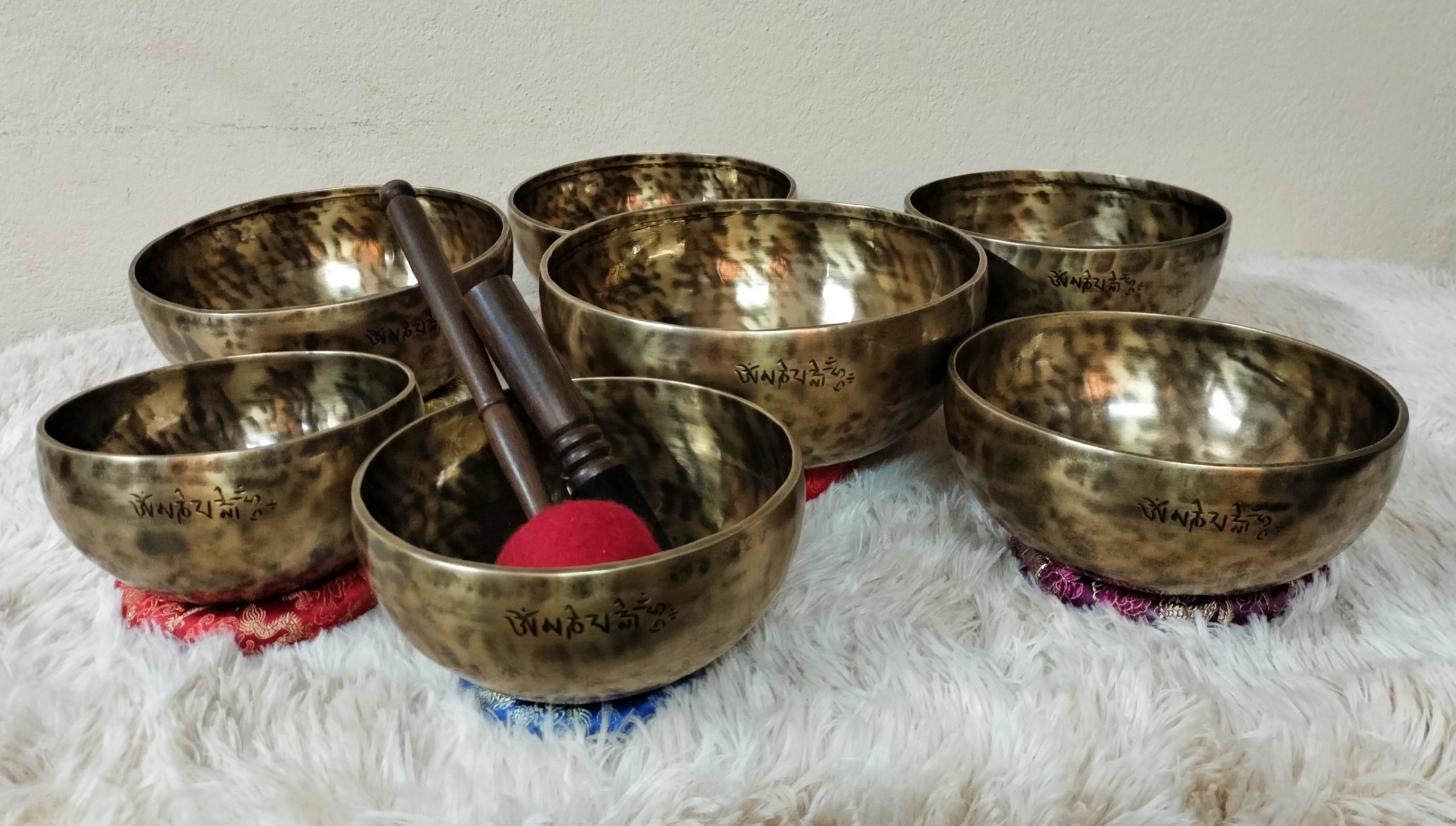 7 Chakra Singing Bowls Set- Full Moon Meditation Bowls